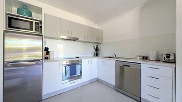 Mikroaaltouuni, uuni, liesi, astianpesukone