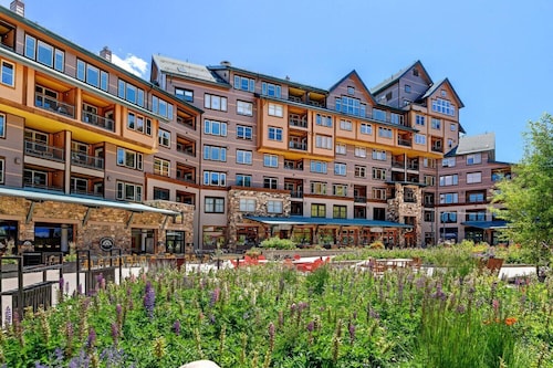 Ski In Out Condo 2207 I Hot Tub I Gym I Ski Views I Discounted Attractions