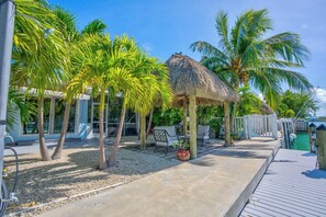 Unclassified image, 5 of 38, button - P06 - Charming 2 bed, 2 bath half duplex with dockage and Cabana Club access (Key Colony Beach)