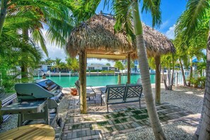 Unclassified image, 4 of 38, button - P06 - Charming 2 bed, 2 bath half duplex with dockage and Cabana Club access (Key Colony Beach)