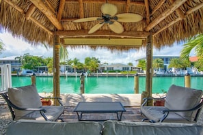 Pool - P06 - Charming 2 bed, 2 bath half duplex with dockage and Cabana Club access (Key Colony Beach)