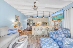 Unclassified image, 3 of 38, button - P06 - Charming 2 bed, 2 bath half duplex with dockage and Cabana Club access (Key Colony Beach)