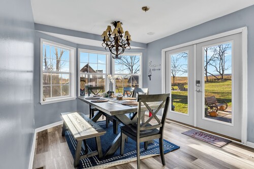 Pet Friendly 3-bedroom farmhouse in Grantville- 8 Mi from Hershey Park with pool