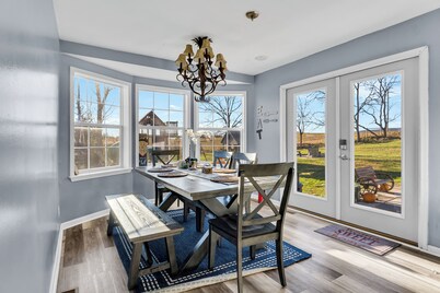 Pet Friendly 3-bedroom farmhouse in Grantville- 8 Mi from Hershey Park with pool