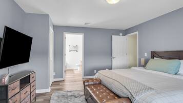 3 bedrooms, iron/ironing board, WiFi, bed sheets