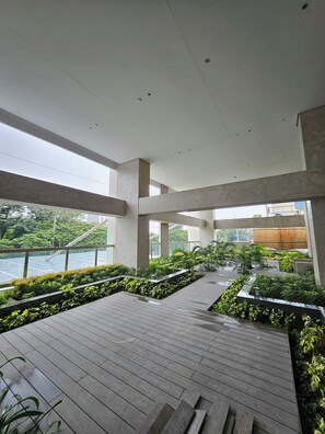 Property grounds - Luxury condo with gym,WiFi,NETFLIX at Park Mckinley West, Venice, SM Aura BGC (Taguig)