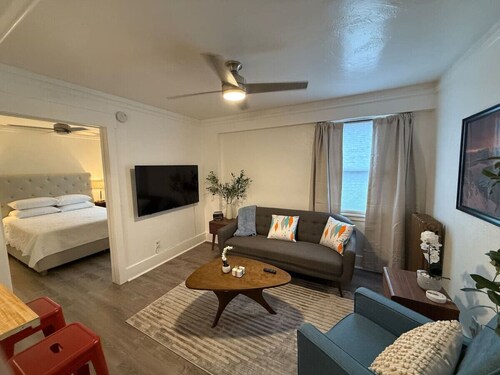 Retro Haven in 1930s Gem 312