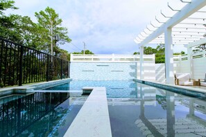 House (4 Bedrooms) | Front of property