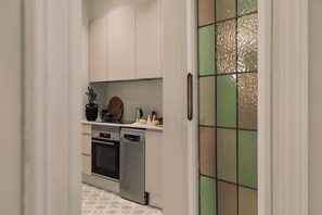 Fridge, microwave, oven, stovetop - Cumulus - 2 bedrooms and balcony in Vila de Gràcia (Barcelona)