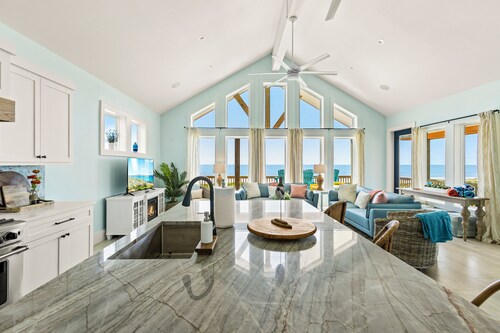 Luxurious Beachfront 4BR with Pool, Hot tub, Elevator