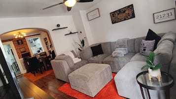 Een smart-tv en een open haard