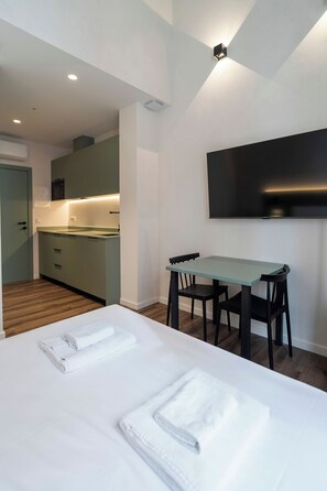 Iron/ironing board, travel crib, free WiFi, bed sheets - VLC HOST - Reina 168 15 (Valencia)