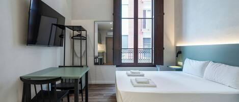 Bügeleisen/Bügelbrett, Reisekinderbett, kostenloses WLAN, Bettwäsche