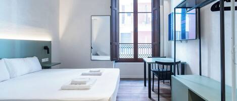 Bügeleisen/Bügelbrett, Reisekinderbett, kostenloses WLAN, Bettwäsche