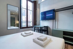 Iron/ironing board, travel crib, free WiFi, bed sheets - VLC HOST - Reina 168 14 (Valencia)