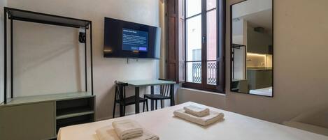 Bügeleisen/Bügelbrett, Reisekinderbett, kostenloses WLAN, Bettwäsche