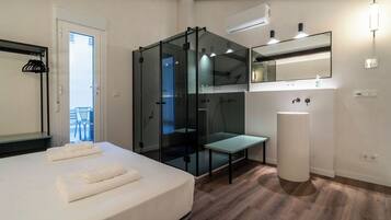 1 bedroom, iron/ironing board, travel cot, free WiFi