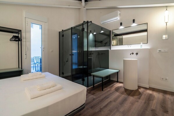 1 bedroom, iron/ironing board, travel crib, free WiFi