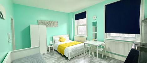 Fer et planche Ă repasser, Wi-Fi, draps fournis