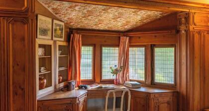 Charming 4-Bedroom Cottage in a Tranquil Setting