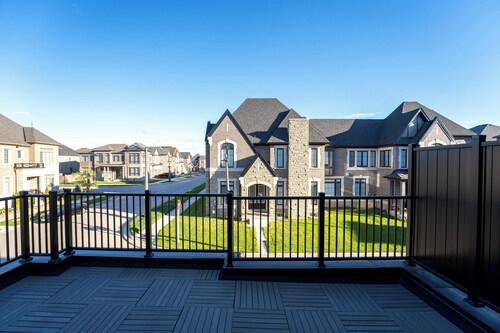 The Grand 5 Bedroom Oakville Escape