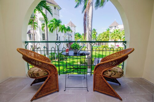 Heart of Ocho Rios-Free Beach Access-king Bed-Pool-Free Wifi-Family sized Apart.
