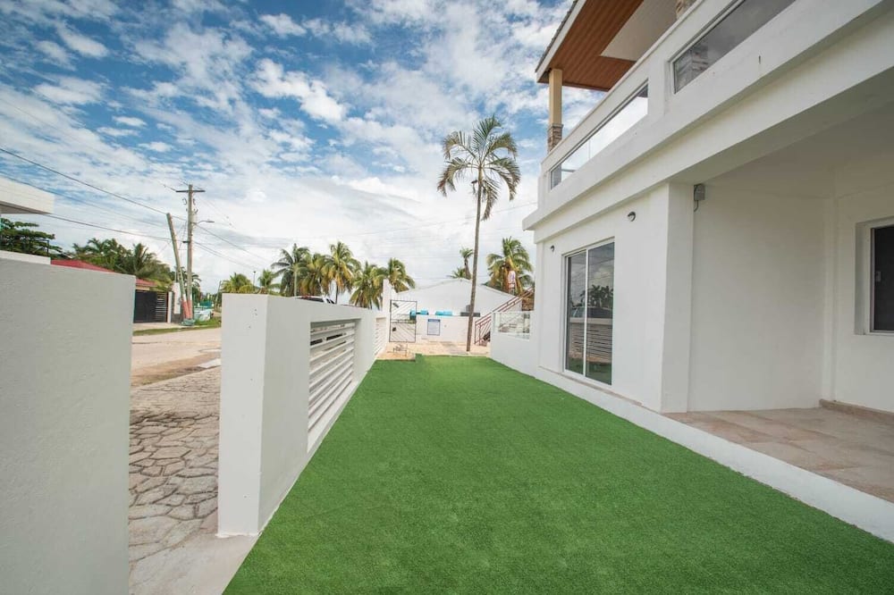 Maximum Beach Hotel