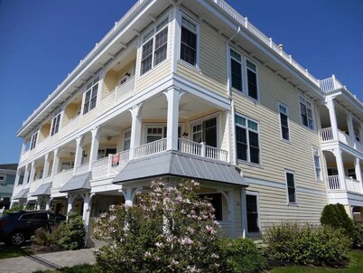GREAT LOCATION NEAR BEACH BOARDWALK AMUSEMENT PIERS FOX PARK CONV CNTR SLEEPS 10
