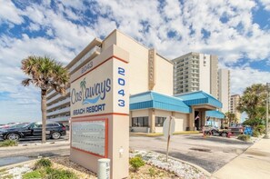 Exterior - Direct Beach Access! Ocean View, Cozy Studio Condo~Free Parking~Pool~Sleeps 3 (Daytona Beach)