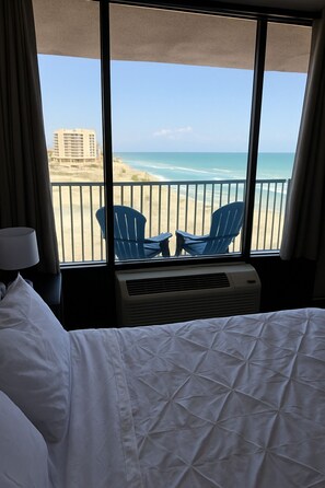 1 bedroom, iron/ironing board, free WiFi, bed sheets - Direct Beach Access! Ocean View, Cozy Studio Condo~Free Parking~Pool~Sleeps 3 (Daytona Beach)