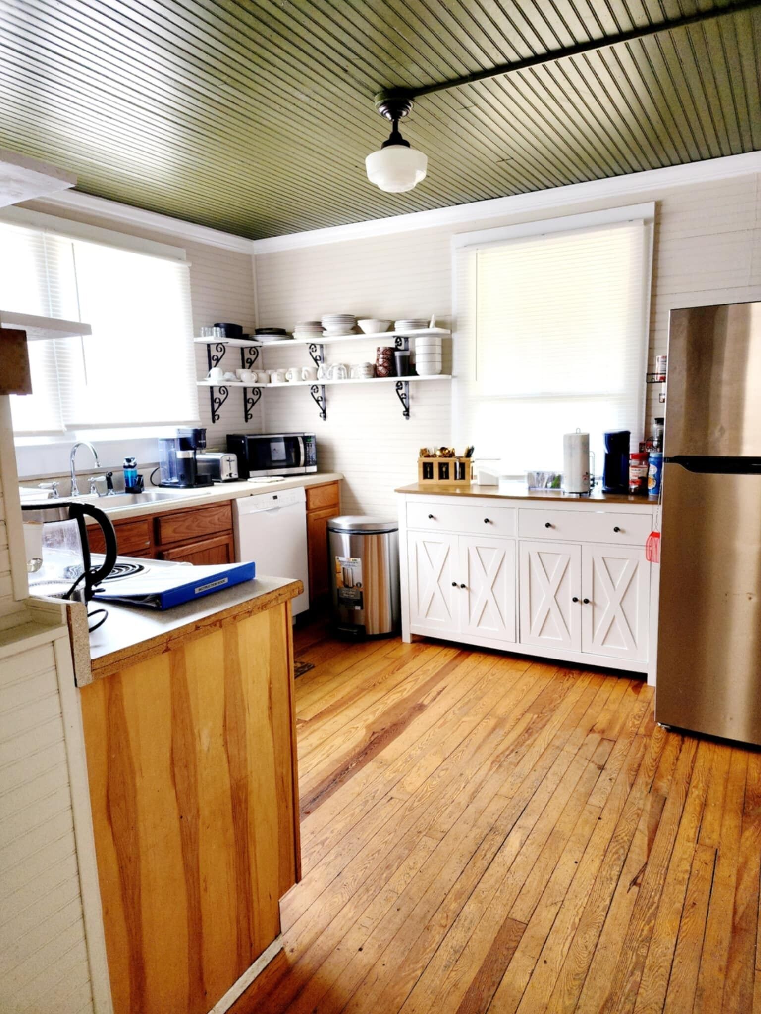 冰箱、微波炉、烤箱、炉灶