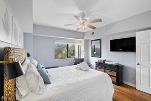 2 bedrooms, iron/ironing board, travel cot, WiFi - 2-bedroom villa walking distance to beach (Hilton Head Island)