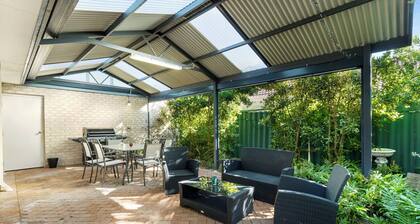 Meters to Beach, Short Walk to Town!