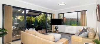 Meters to Beach, Short Walk to Town!