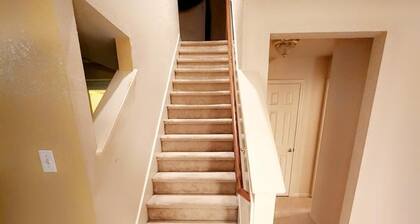 Spacious 4-bedroom house with huge gameroom, WiFi and AC in enjoyable Baytown