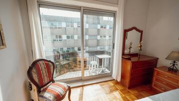 Iron/ironing board, free WiFi, bed sheets