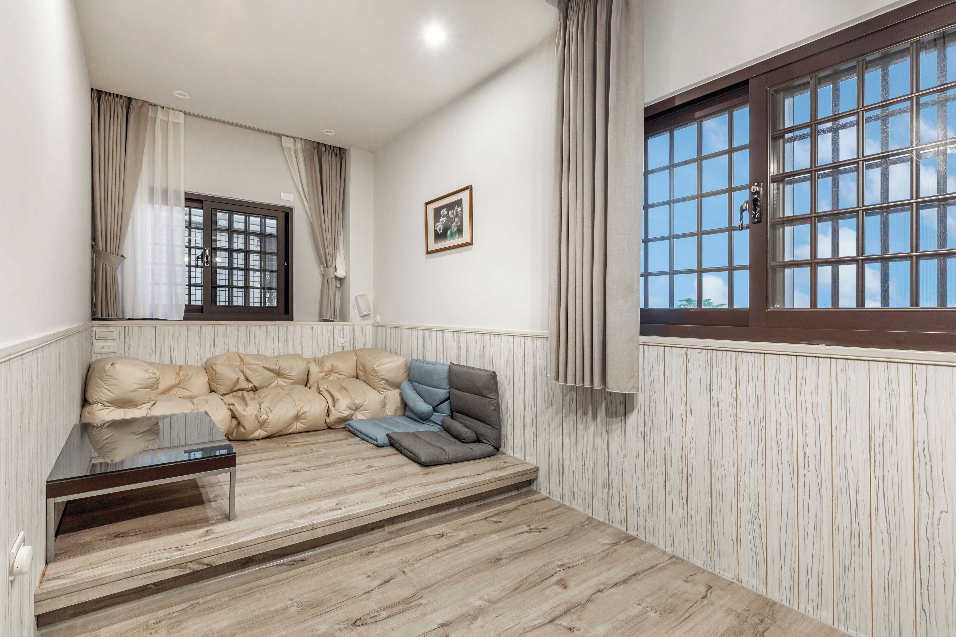 遮光窗帘、免费 WiFi、床单