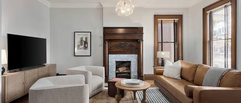 Téléviseur connecté, table de baby-foot, chaßne audio