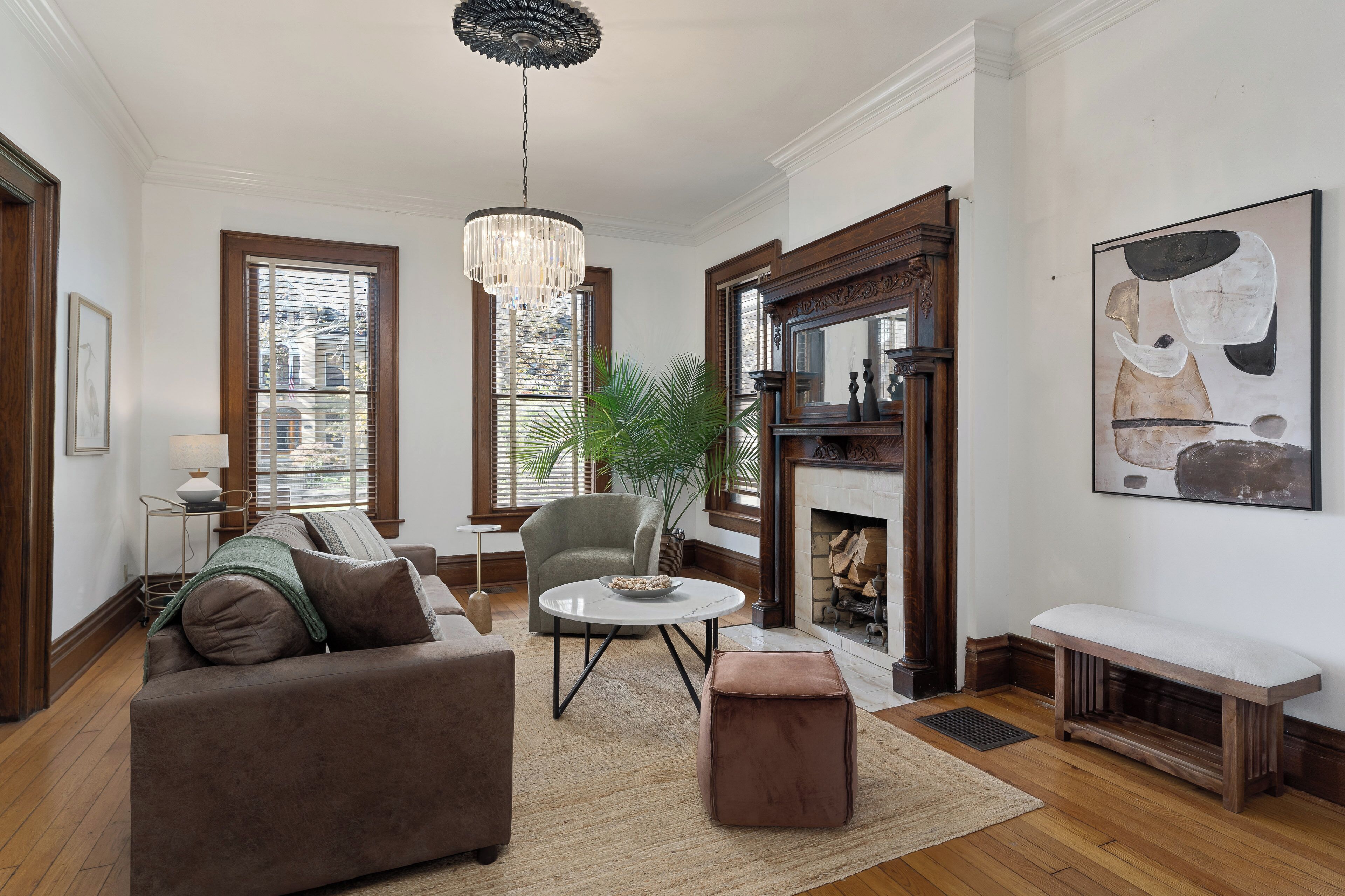 Smart TV, table football, stereo