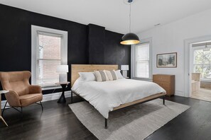 5 Schlafzimmer, Schreibtisch, Bügeleisen/Bügelbrett, Reisekinderbett