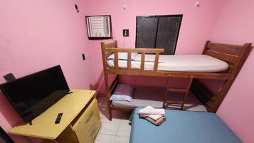 1 quarto, ferros/tábuas de passar roupa, Wi-Fi, roupa de cama