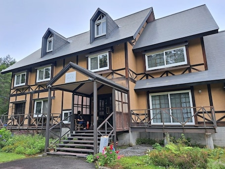 Exterior. Cottage Alice