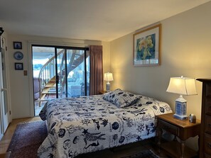 3 bedrooms, free WiFi, bed sheets - Welcome to your relaxing, coastal getaway ! Oceanfront home nestled on the picturesque Orrs Island (Harpswell)