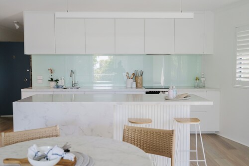 Sandy by Salty Stays - Centrally located in Sunshine Beach, walk to the Village