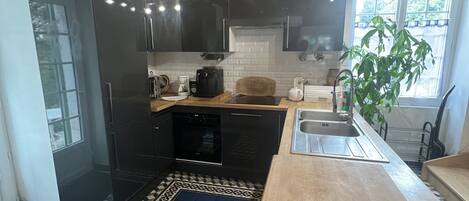 Micro-ondes, four, plaque de cuisson, lave-vaisselle