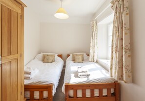 7 chambres, fer et planche à repasser, lit parapluie, accès Internet
