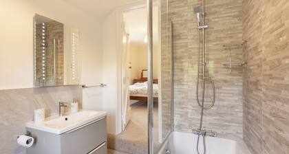 Lower Spire Cottages (sleeps 11)