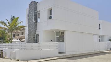 Villa, 3 Bedrooms, Balcony, Garden View | Exterior