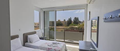 Villa, 3 habitaciones, balcón, vista al jardín | Vista desde la propiedad