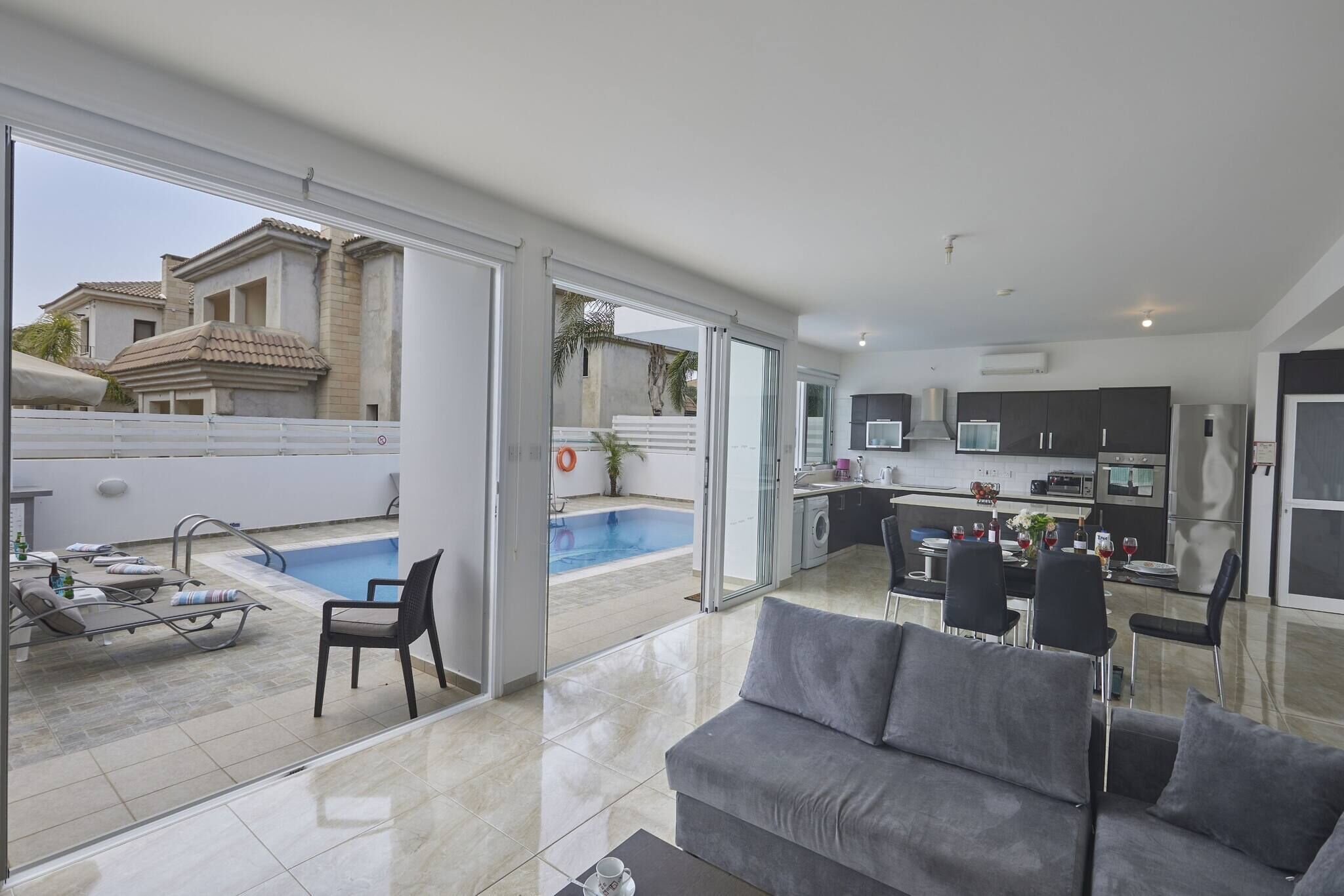 Villa, 3 Bedrooms, Balcony, Garden View | Interior